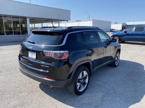 Diamond Black Crystal Pearlcoat 2019 Jeep Compass Limited
