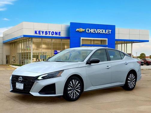 Brilliant Silver Metallic 2024 Nissan Altima 2.5 SV
