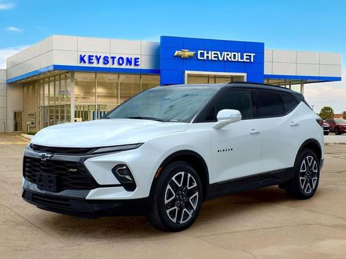 Iridescent Pearl Tricoat 2024 Chevrolet Blazer RS