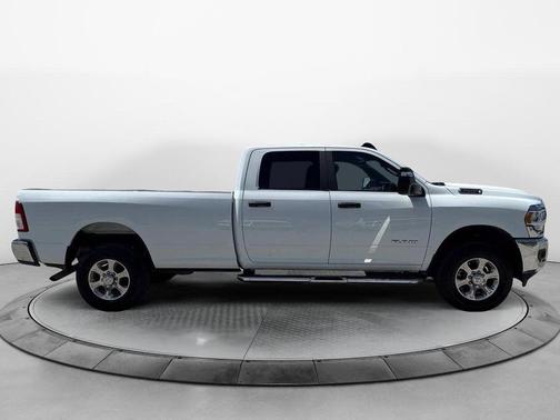 Bright White Clearcoat 2024 RAM 2500 Big Horn Crew Cab 4x4 8' Box