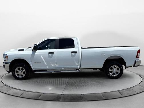 Bright White Clearcoat 2024 RAM 2500 Big Horn Crew Cab 4x4 8' Box