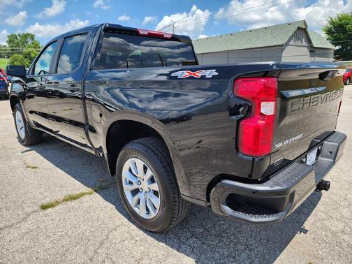 2025 Chevrolet Silverado 1500 Custom