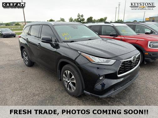 Midnight Black Metallic 2020 Toyota Highlander XLE