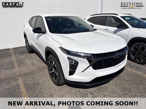 Summit White 2026 Chevrolet Trax FWD 1RS
