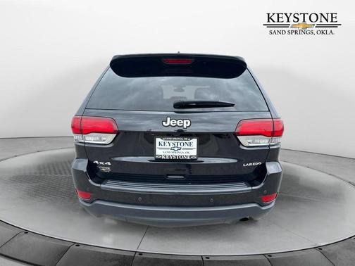 2022 Jeep Grand Cherokee Laredo