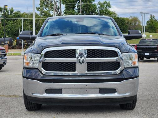 Diamond Black Crystal Pearlcoat 2023 RAM 1500 Classic SLT