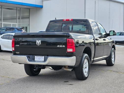 Diamond Black Crystal Pearlcoat 2023 RAM 1500 Classic SLT