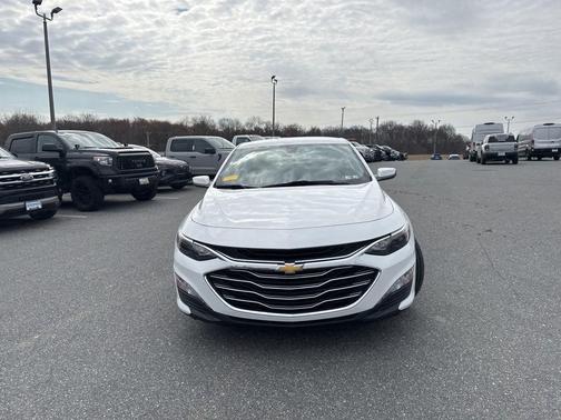 Summit White 2019 Chevrolet Malibu LT
