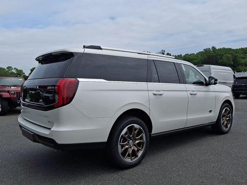 Star White Metallic Tri-Coat 2026 Ford Expedition Max King Ranch