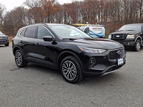 2025 Ford Escape PHEV SE