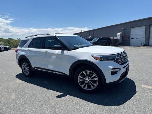 White 2022 Ford Explorer Limited