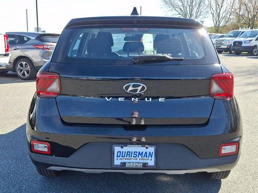 Black Noir Pearl 2022 Hyundai VENUE SE