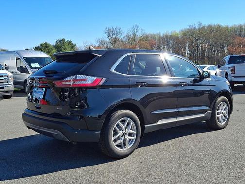 Agate Black Metallic 2024 Ford Edge SEL