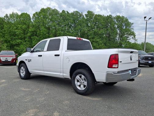 Bright White Clearcoat 2022 RAM 1500 Classic SLT