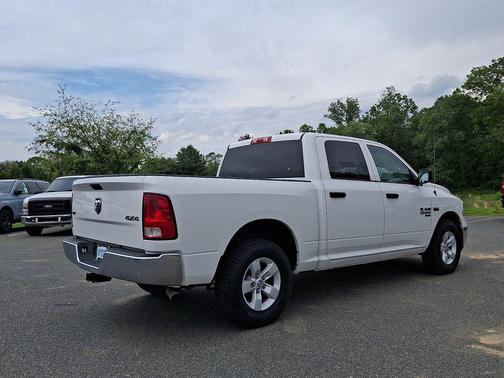 Bright White Clearcoat 2022 RAM 1500 Classic SLT