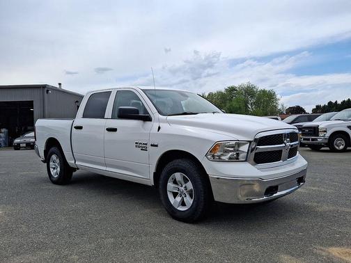 Bright White Clearcoat 2022 RAM 1500 Classic SLT