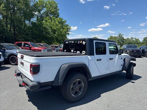 Bright White Clearcoat 2021 Jeep Gladiator Rubicon