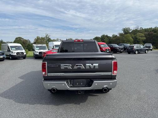 2017 RAM 1500 Limited Crew Cab 4x4 5'7' Box