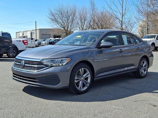 Platinum Gray Metallic 2024 Volkswagen Jetta 1.5T SE