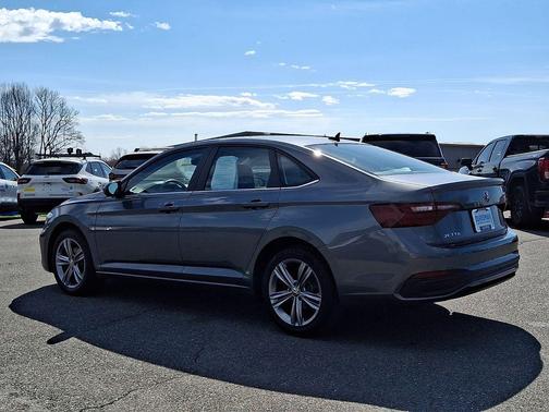 Platinum Gray Metallic 2024 Volkswagen Jetta 1.5T SE