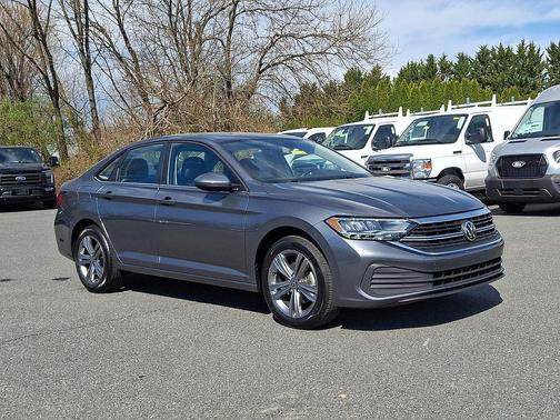 Platinum Gray Metallic 2024 Volkswagen Jetta 1.5T SE