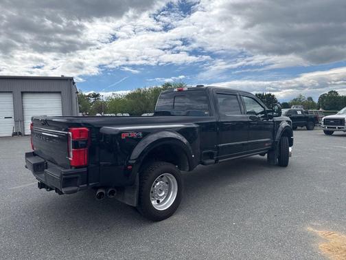 Agate Black Metallic 2026 Ford F-450 Platinum