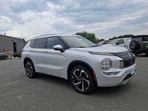 Mercury Gray Metallic 2022 Mitsubishi Outlander SEL