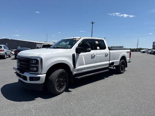 Oxford White 2024 Ford F-250 Lariat