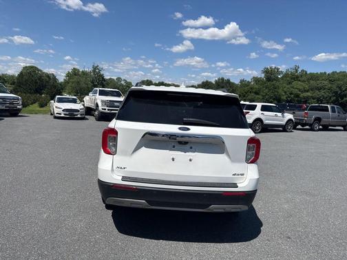 Star White Metallic Tri-Coat 2023 Ford Explorer XLT