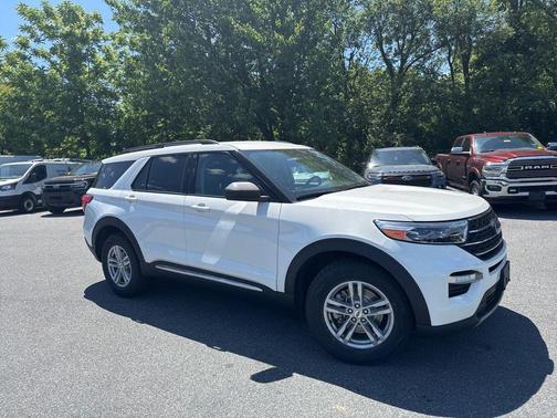 Star White Metallic Tri-Coat 2023 Ford Explorer XLT