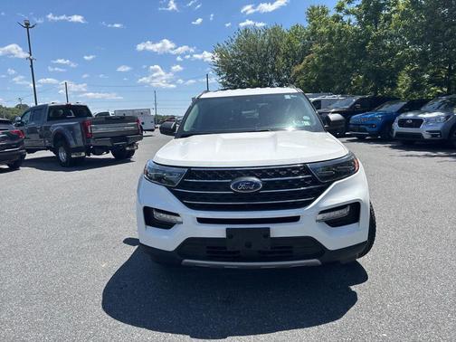 Star White Metallic Tri-Coat 2023 Ford Explorer XLT