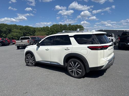 Pearl White Tricoat 2024 Nissan Pathfinder Platinum 4WD