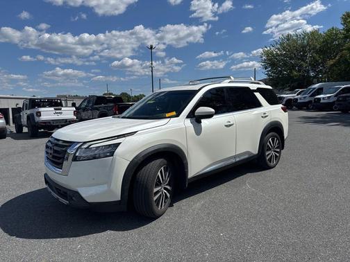 Pearl White Tricoat 2024 Nissan Pathfinder Platinum 4WD