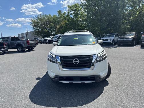 Pearl White Tricoat 2024 Nissan Pathfinder Platinum 4WD