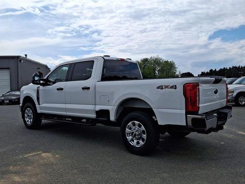 Oxford White 2024 Ford F-350 XLT