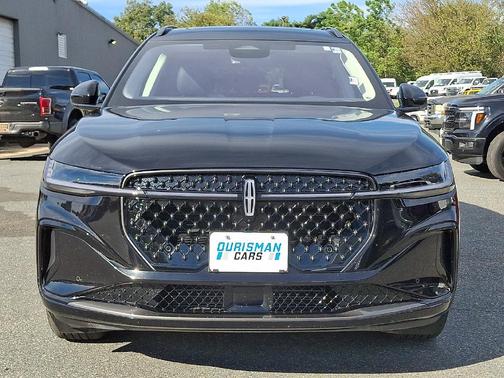 Infinite Black Metallic Clearcoat 2026 Lincoln Nautilus Reserve
