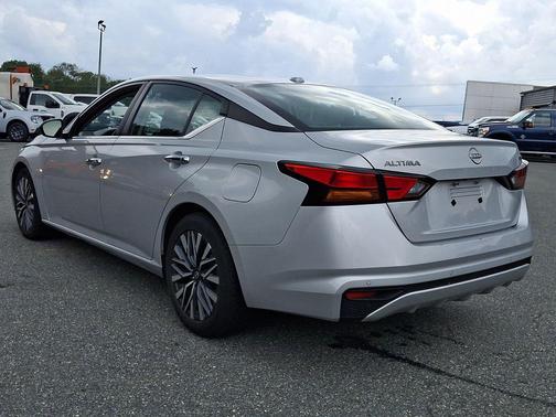 Brilliant Silver Metallic 2024 Nissan Altima 2.5 SV