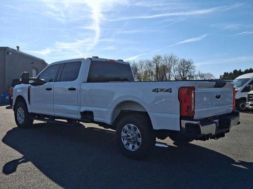 Oxford White 2024 Ford F-250 XLT