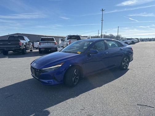 2023 Hyundai ELANTRA SEL