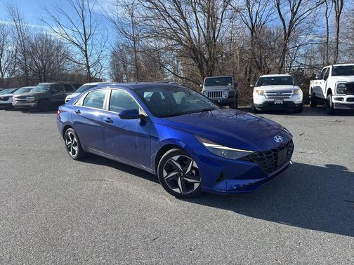 2023 Hyundai ELANTRA SEL