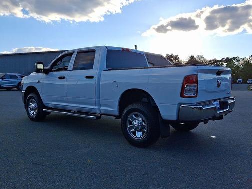 2023 RAM 2500 Tradesman Crew Cab 4x4 6'4' Box