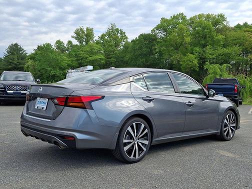 Gun Metallic 2021 Nissan Altima SR FWD