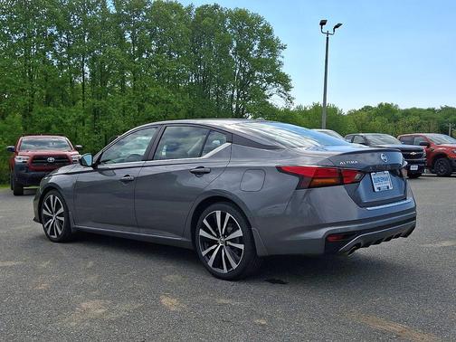 Gun Metallic 2021 Nissan Altima SR FWD
