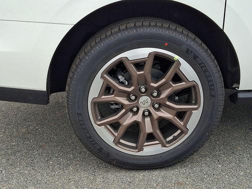 Star White Metallic Tri-Coat 2026 Ford Expedition Max King Ranch