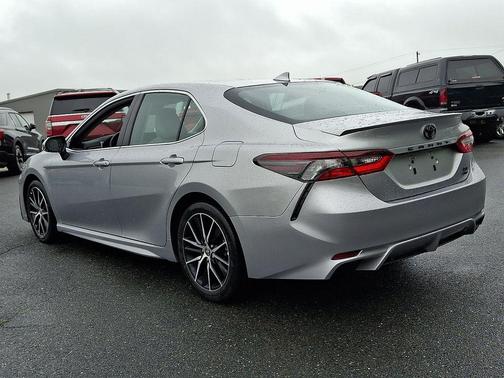 Celestial Silver Metallic 2024 Toyota Camry SE
