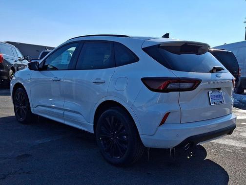 2026 Ford Escape ST-Line Elite