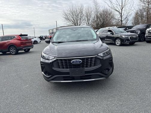 Agate Black Metallic 2024 Ford Escape Active