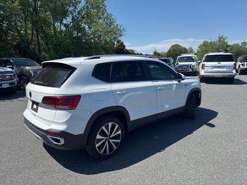 Pure White 2023 Volkswagen Taos 1.5T SE