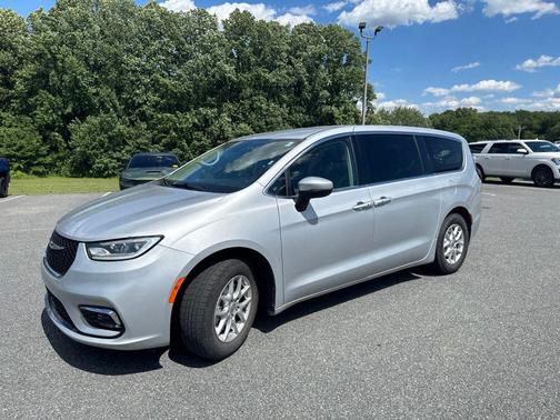 Silver Mist Clearcoat 2023 Chrysler Pacifica Touring L