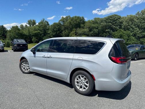 Silver Mist Clearcoat 2023 Chrysler Pacifica Touring L
